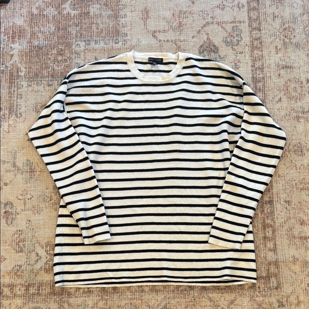 Eileen Fisher Size Medium 100% Marino Wool Black and White Stripped Sweater